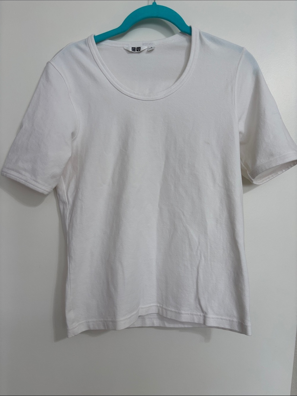 Uniqlo White Short Sleeve Scoop Neck Tee